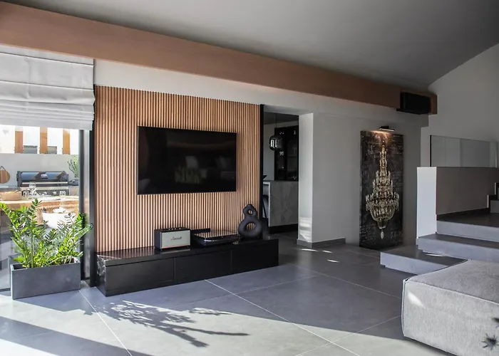 The Sand City Apartment With Outdoor Hot Tub